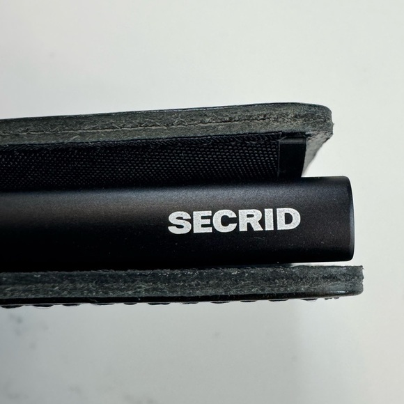 Brand new SECRID RF wallet with leather cover - Picture 3 of 5